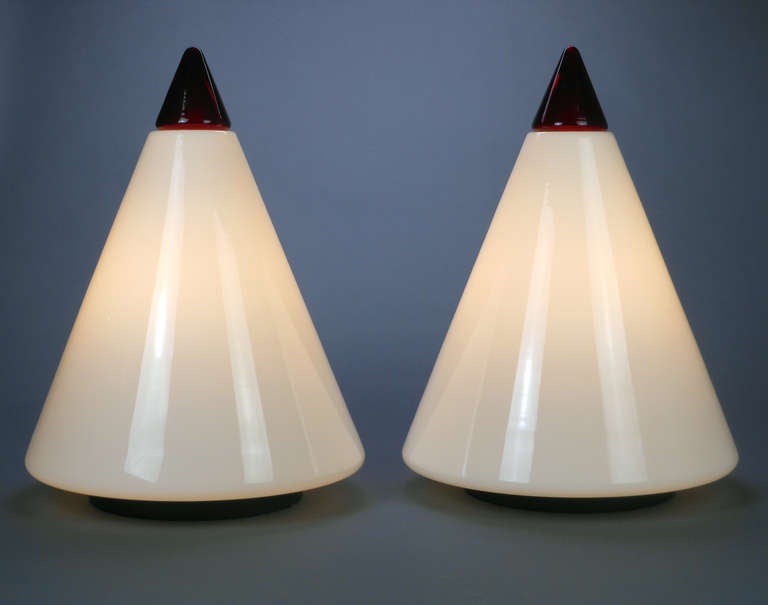 Italian 1970s Red and White Glass Cone Lamps by Giusto Toso for Leucos In Good Condition For Sale In New York, NY