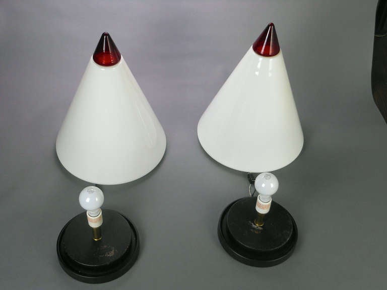 Italian 1970s Red and White Glass Cone Lamps by Giusto Toso for Leucos For Sale 2