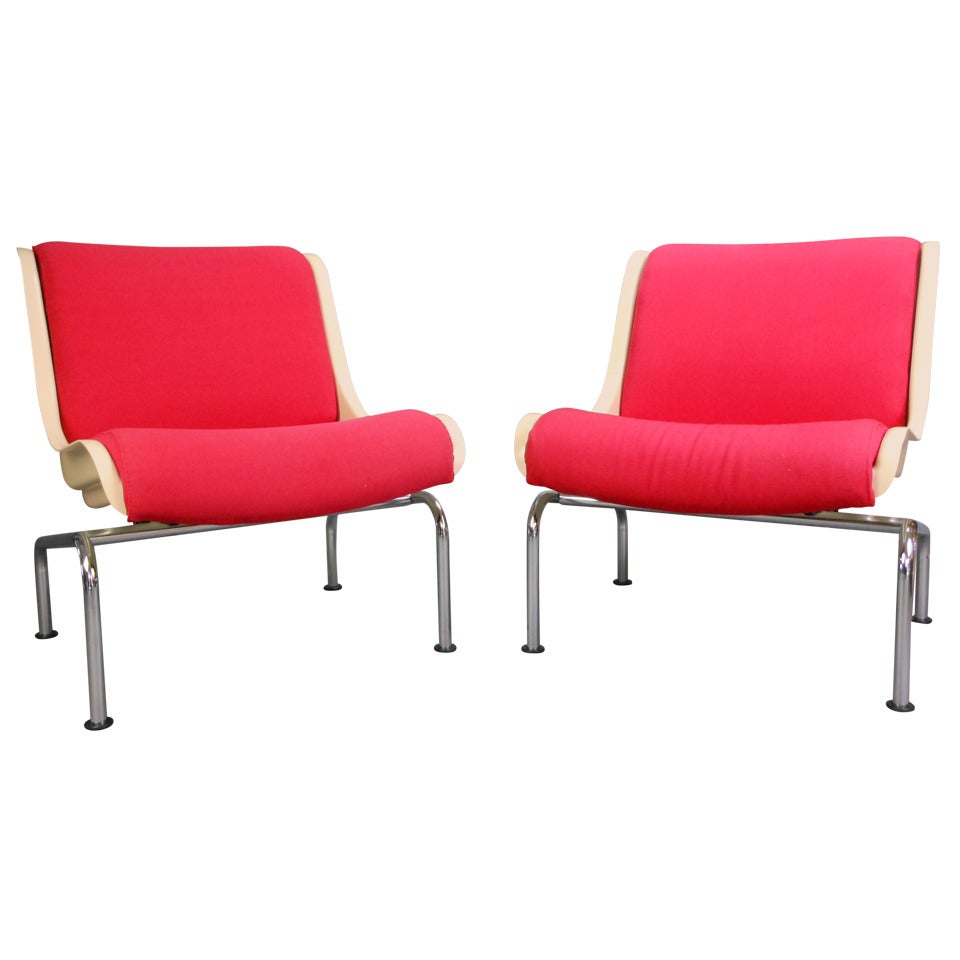 Scandinavian Modern Pair of Chairs by Yrjo Kukkapuro For Sale