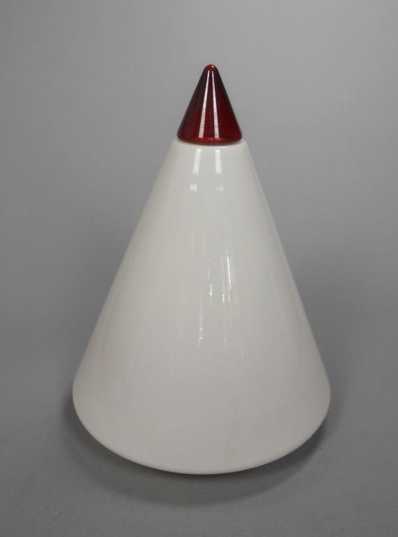 A  Large Pair of Italian Red and White Cone Lamps by Giusto Toso In Good Condition In New York, NY