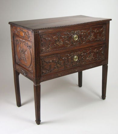 Italian Neoclassical Mahogany Commode or Chest of Drawers In Good Condition For Sale In New York, NY