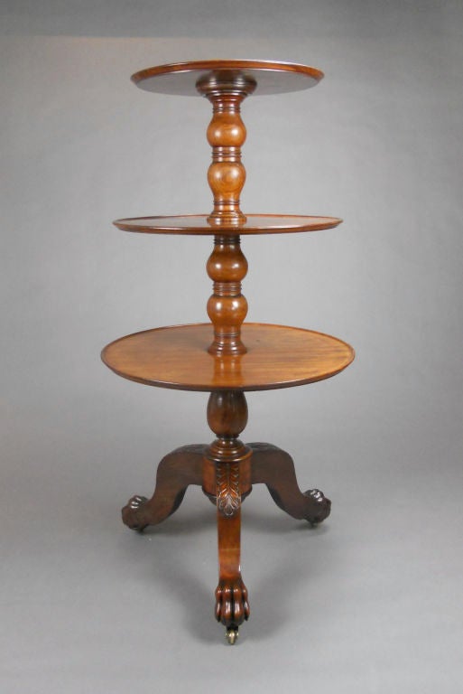 French Neoclassical Mahogany Three-Tier Étagère In Good Condition For Sale In New York, NY
