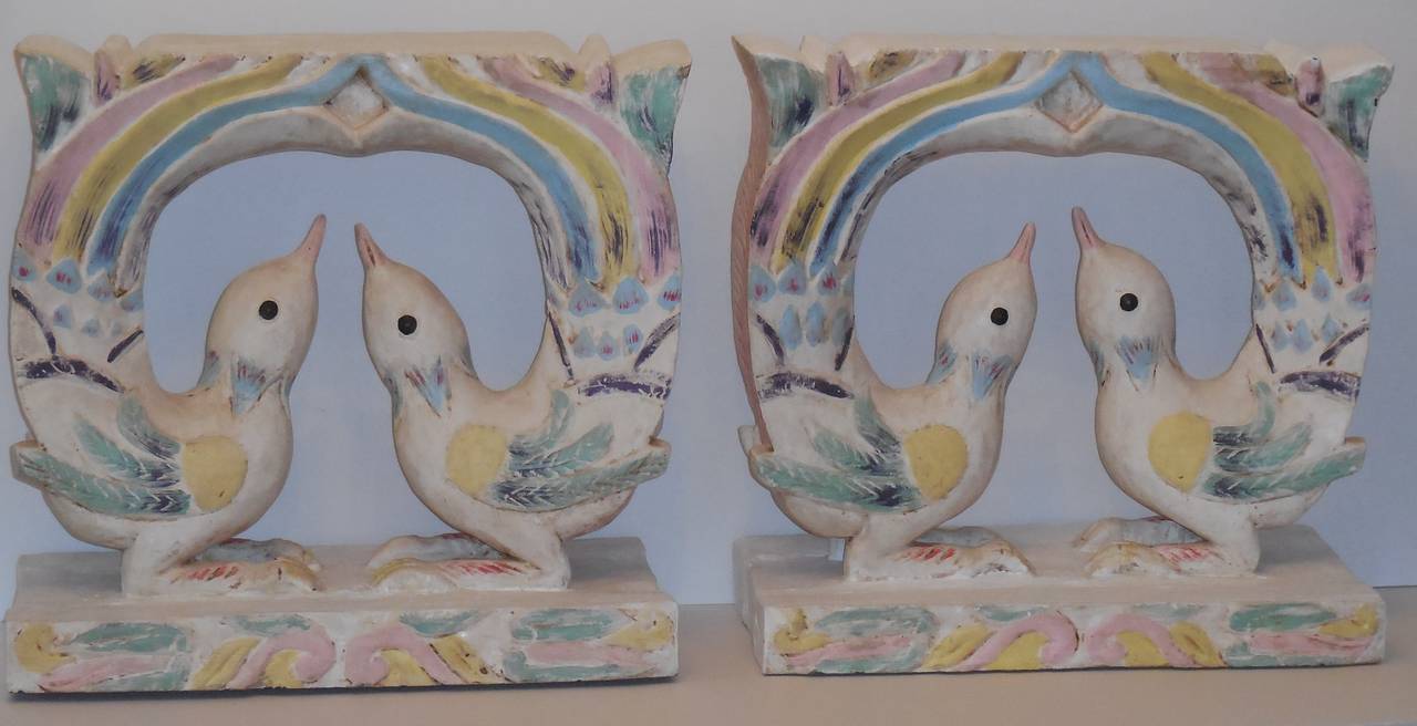Artistic carved pair of wood doves, hand-painted over gesso with light soft colors .wide base help to use the pair as base for coffee table, although they are very decorative and even could be electrified to be large table lamps.
Base size 10