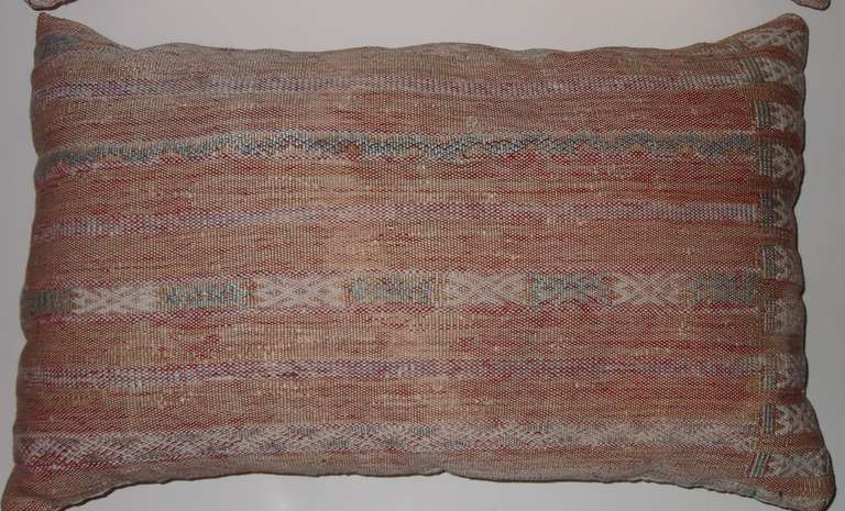 Pair of silk rugs pillows In Excellent Condition In Delray Beach, FL