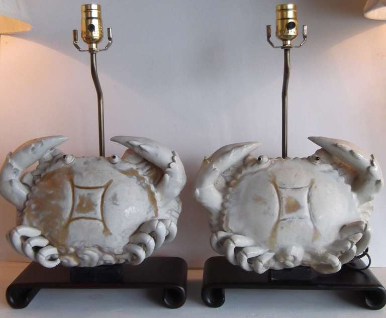 Beautiful pair of ceramic crab lamps ,on a wood base.
Great off white color .
Shades are not included .
The first hight is from the bottom of the wood base to the top of the 
Crab.
The second hight is with the shade. 
