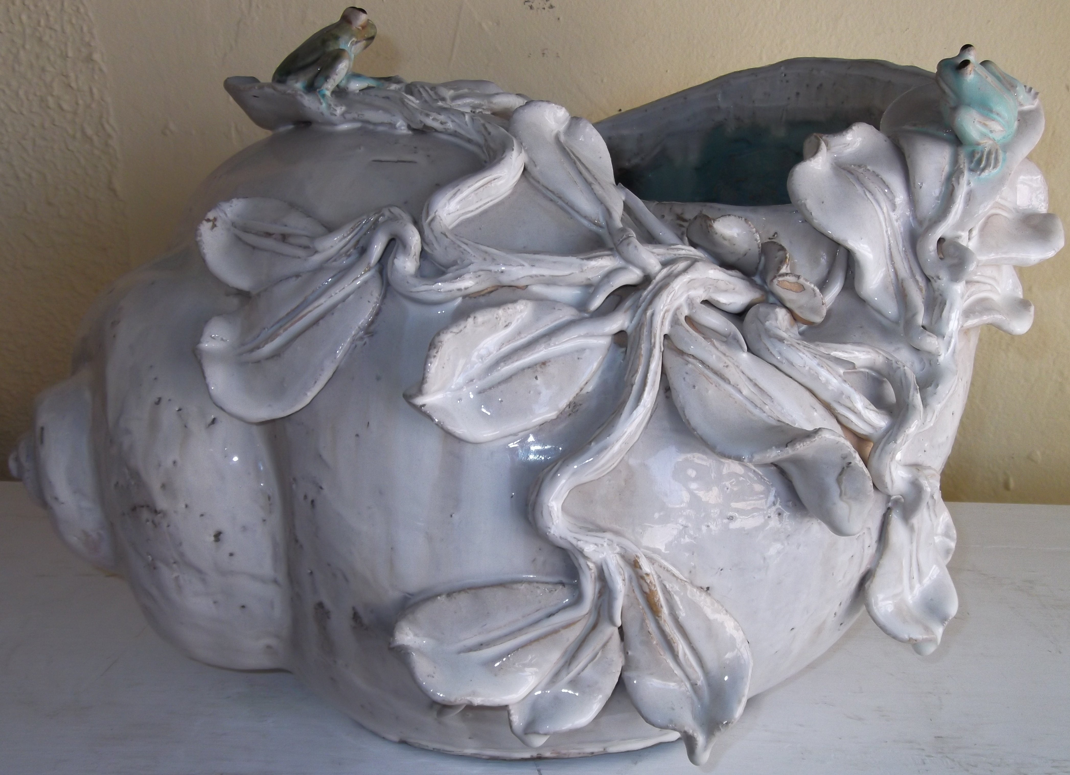 Ceramic Planter with frogs