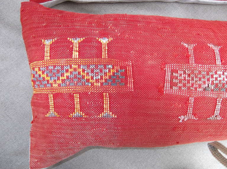 Pair of silk rug fragment pillows In Excellent Condition In Delray Beach, FL