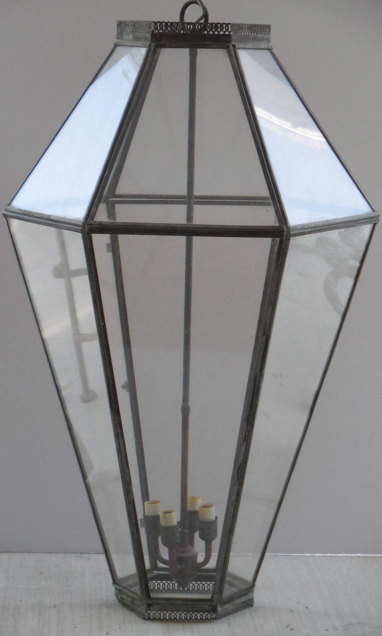 Hanging lantern made of brass body, and impact plexiglass, with very delicate
trimming in the bottom and the top.
Four 60/ watt lights.
Great piece for indoor or outdoor.