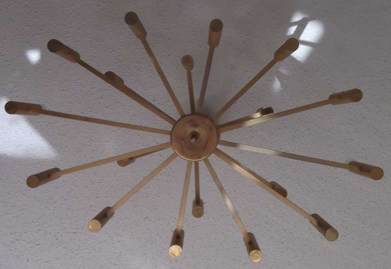 Modern chandelier In Good Condition In Delray Beach, FL