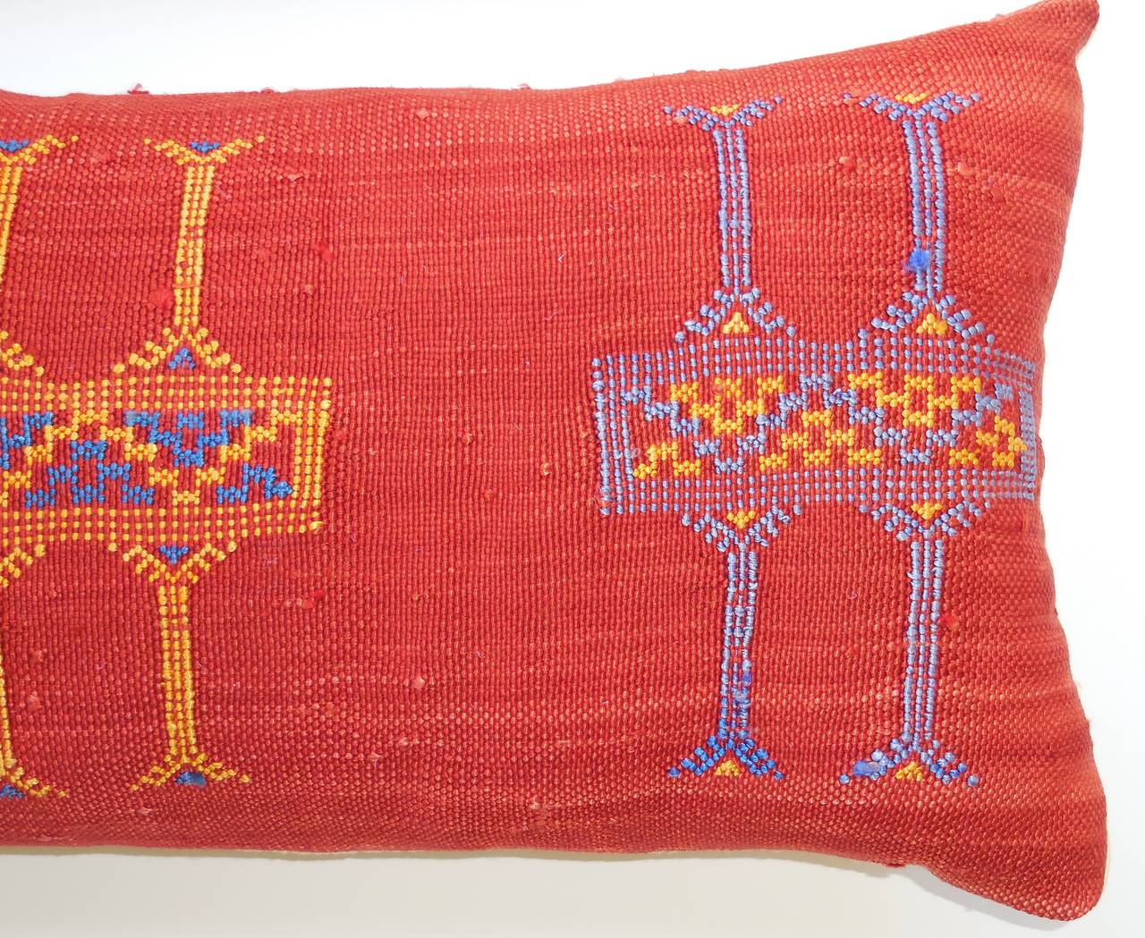 Pair of Geometric Motif Pillows In Excellent Condition In Delray Beach, FL