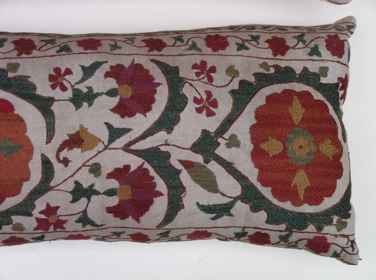 Pair of Suzani Pillows In Excellent Condition In Delray Beach, FL