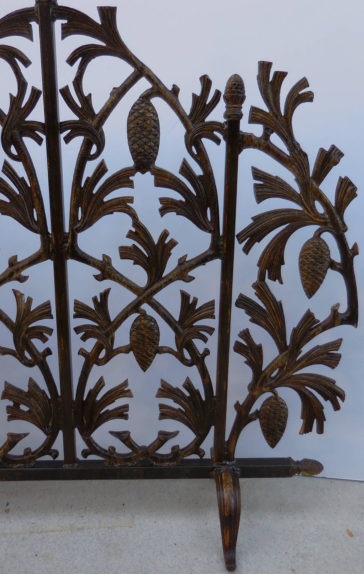 Iron Pinecone Fireplace Screen In Excellent Condition In Delray Beach, FL
