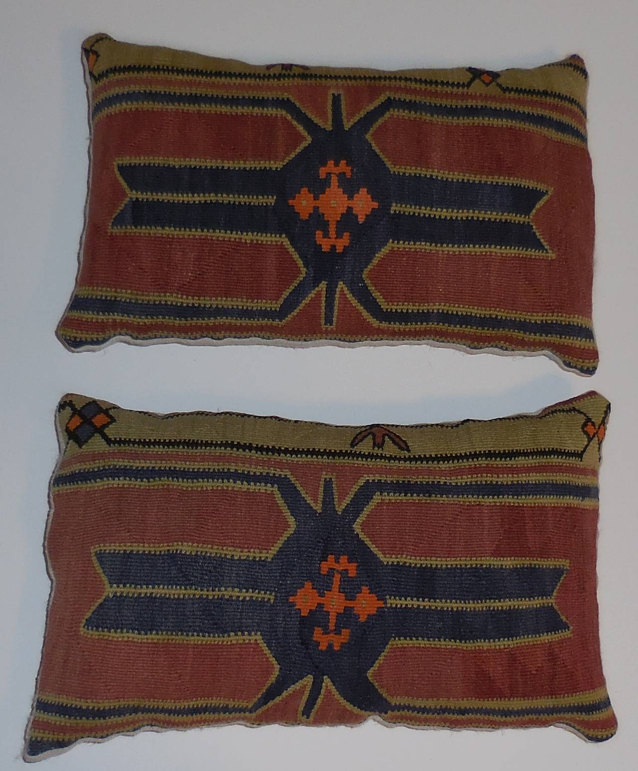 Beautiful pair of pillows, made of hand woven flat-weave Kazak rug. Geometric
Motif with yellow, orange and blue-gray colors on salmon color background.
New inserts.

Size:
1. 12