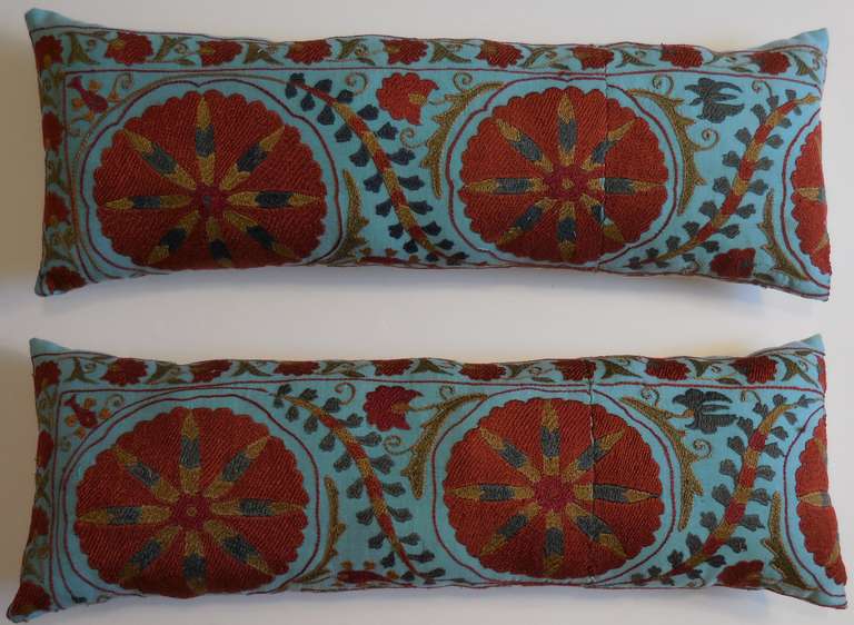 Pair of Suzani Fragment Pillows In Excellent Condition In Delray Beach, FL