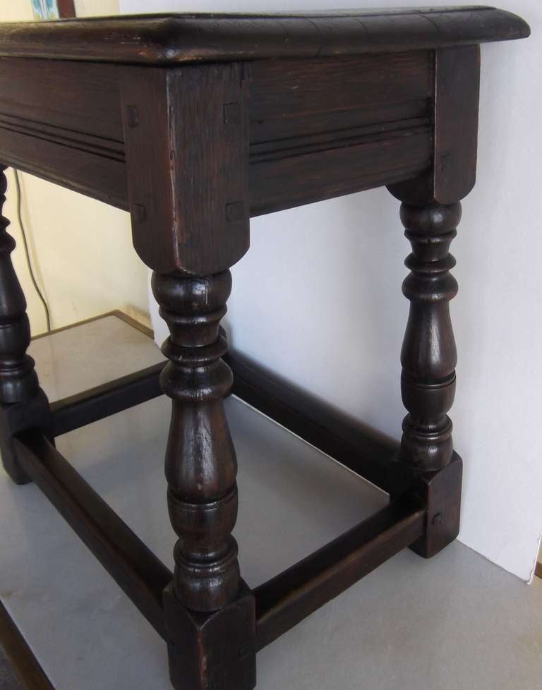 Jacobean style wooden bench In Excellent Condition In Delray Beach, FL