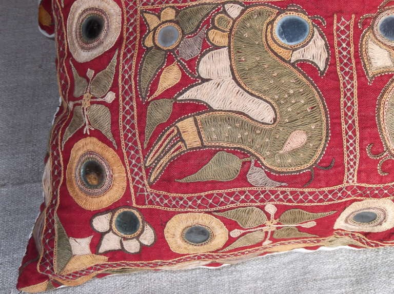 Hand embroidered primitive pillows In Excellent Condition In Delray Beach, FL