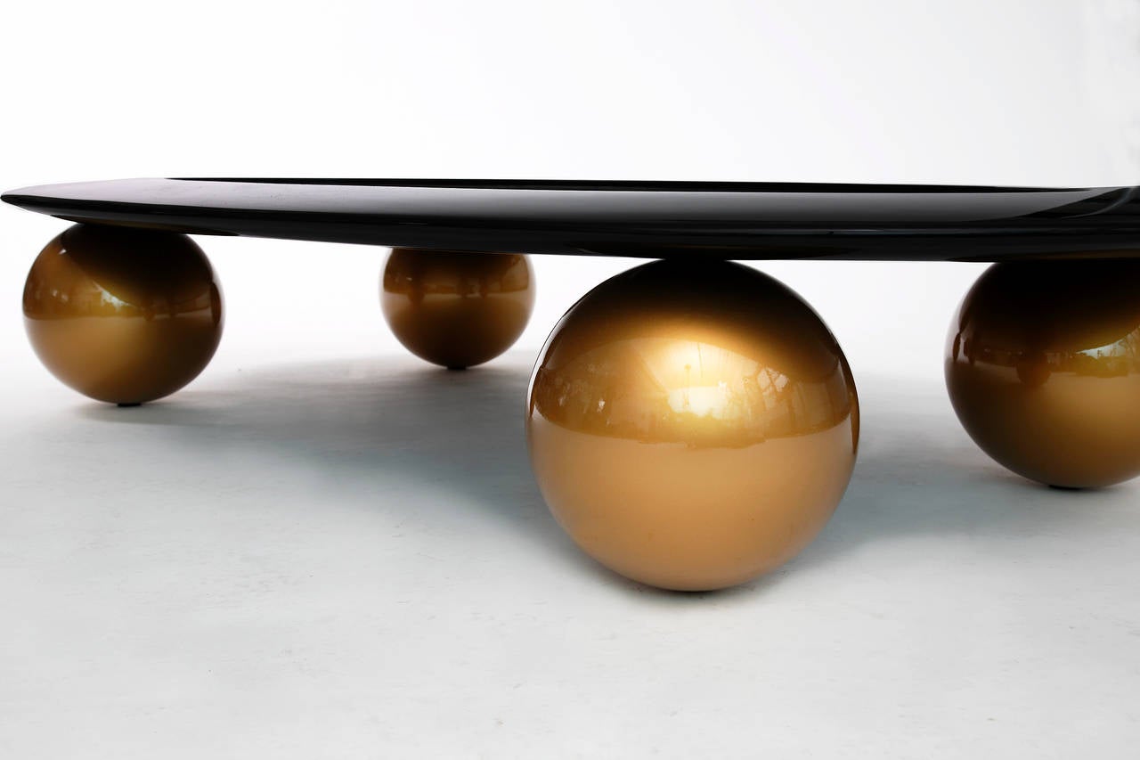 Grande table basse ovale de Tinatin Kilaberidze Excellent état - En vente à New York, NY