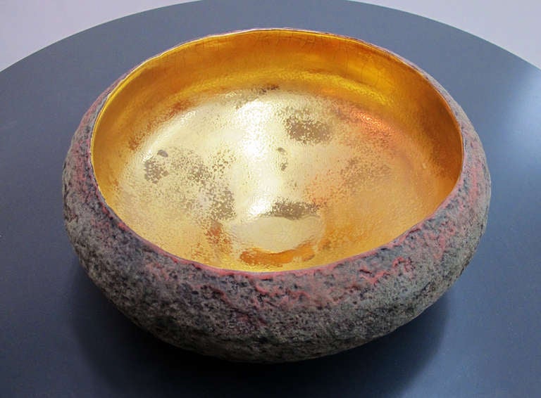 Stone Medium Round Vessel with 22 Carat Gold