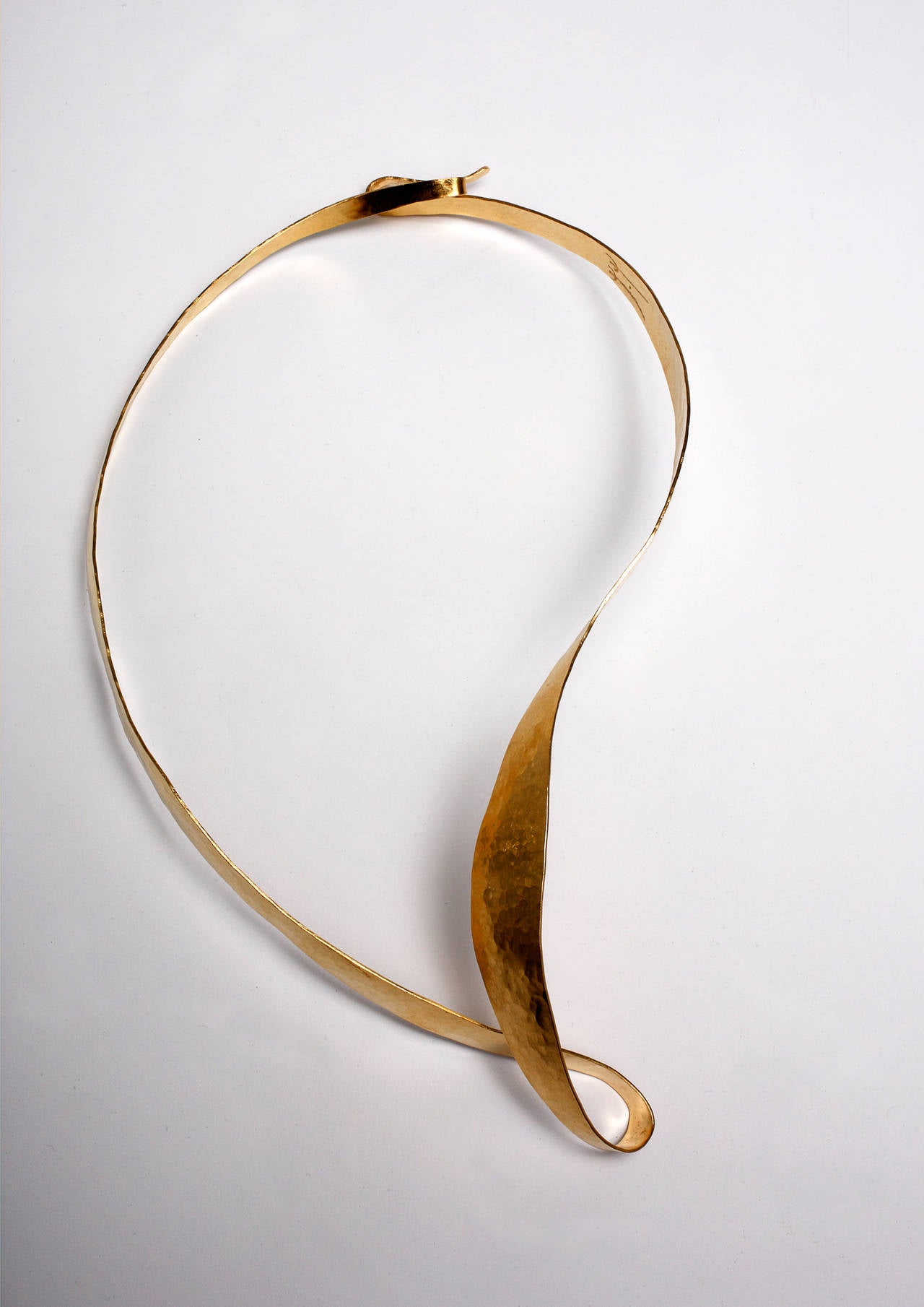 French Elegant Gold Sculpture-Necklace by Jacques Jarrige, 2014 For Sale