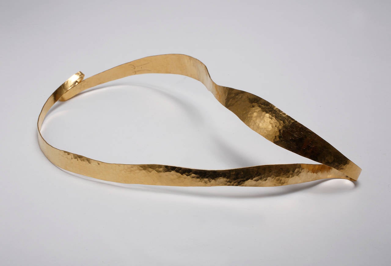 Elegant Gold Sculpture-Necklace by Jacques Jarrige, 2014 In Excellent Condition For Sale In New York, NY