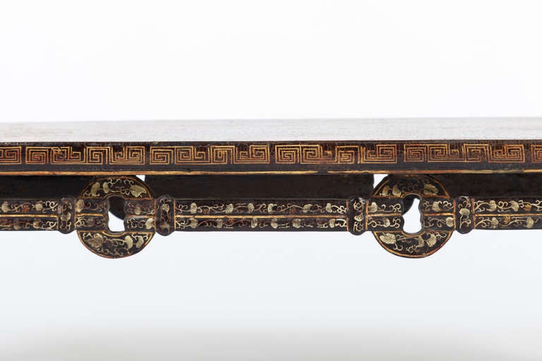 Fine Chinese Qing Dynasty Lacquered Coffee Table In Excellent Condition In New York, NY