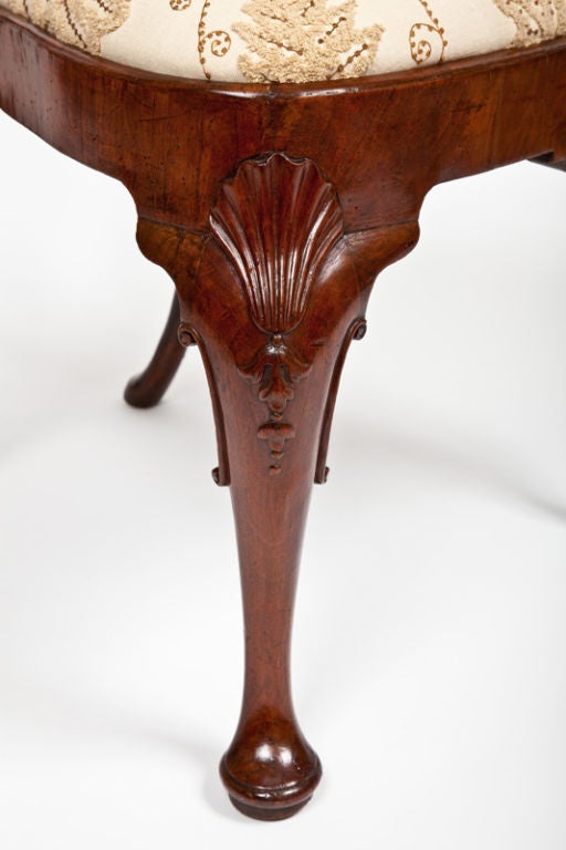 Walnut English George II Chair with Shell Motifs For Sale