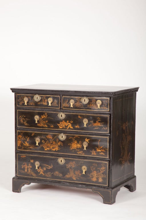 This English William and Mary period chest of drawers, with two short drawers above three long drawers, is decorated with stylized Chinoiserie figural, architectural and naturalistic scenes in tones of gilding on a black ground, in imitation of