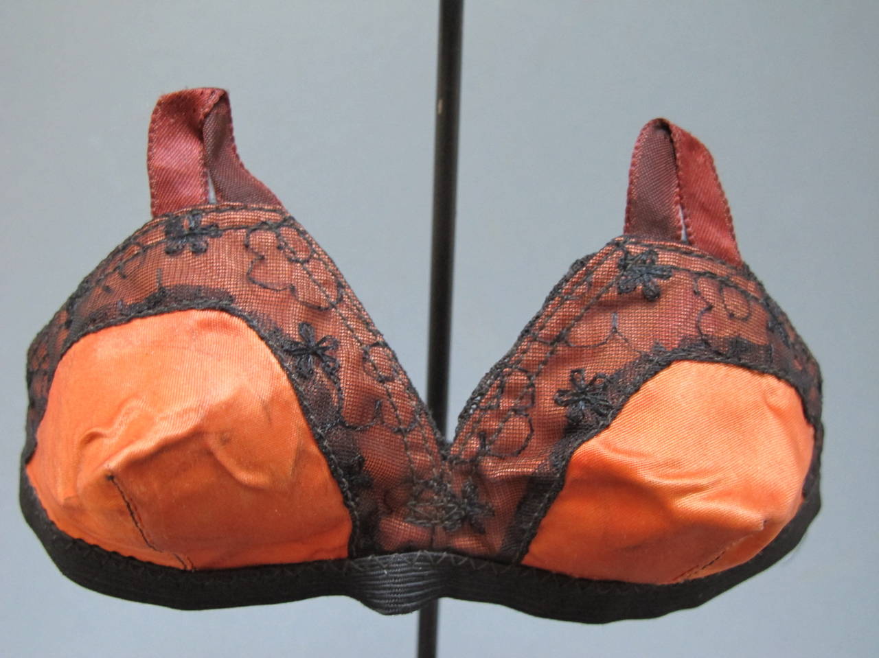 Miniature Salesman's Sample Bras on Stand In Excellent Condition In New York, NY