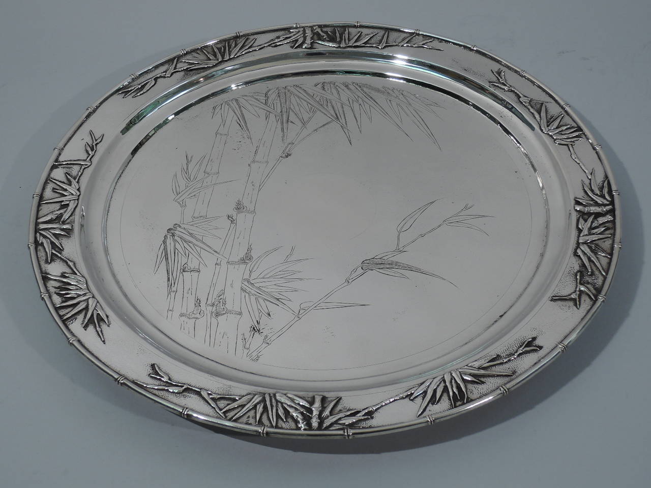 Chinese Export Silver Salver Tray by Shanghai Silversmith Zee Wo In Excellent Condition In New York, NY