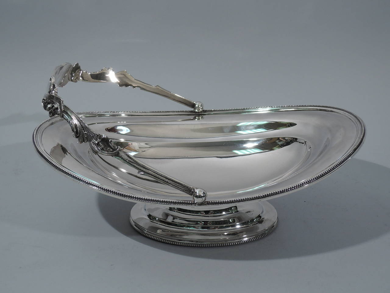 Great Early Tiffany - Pair of Sterling Silver Baskets with 550 Broadway Hallmark In Excellent Condition In New York, NY