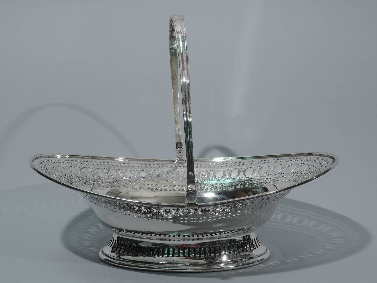Edwardian English Sterling Silver Basket 1902 In Excellent Condition In New York, NY