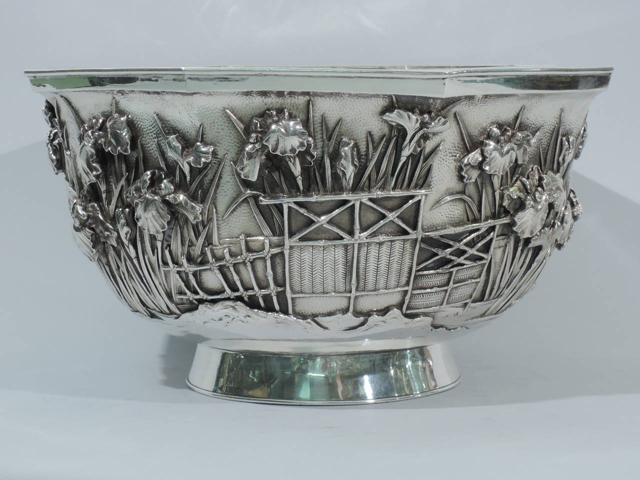 Large Japanese Centerpiece Bowl, Meiji Period, circa 1890 at 1stDibs