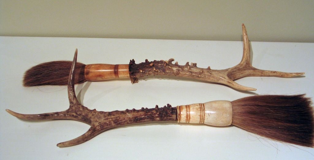 CON22678    <br />
A pair of Chinese calligraphy brushes. Fallow antler handles with bone risers.                               6 in. H x 18 in. W