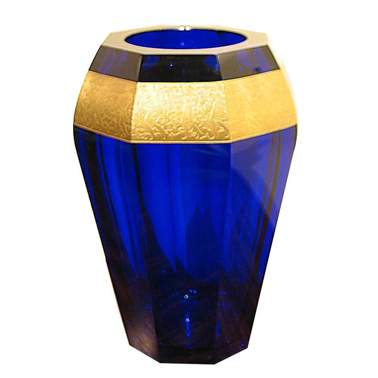 An American vase c. 1920 signed MOSER For Sale
