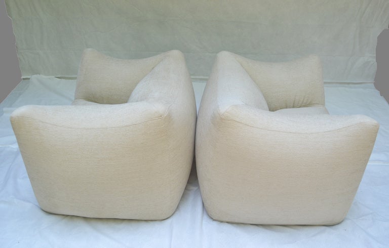 Mid-Century Modern Pair of Le Bambole Lounge Chairs by Mario Bellini 1972