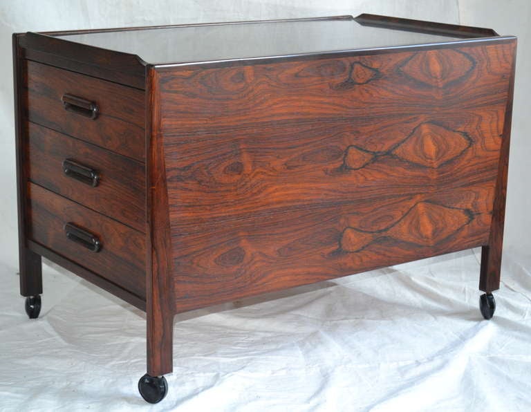 Rare Brazilian Rosewood Rolling Bar Danish Attributed to Arnie Vodder circa 1960 In Excellent Condition In Camden, ME