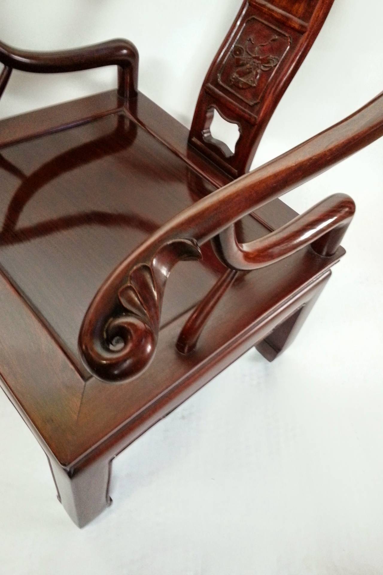 Exquisite Pair of Hand-Carved Ming Style Rosewood Lounge Chairs, circa 1960 For Sale 1