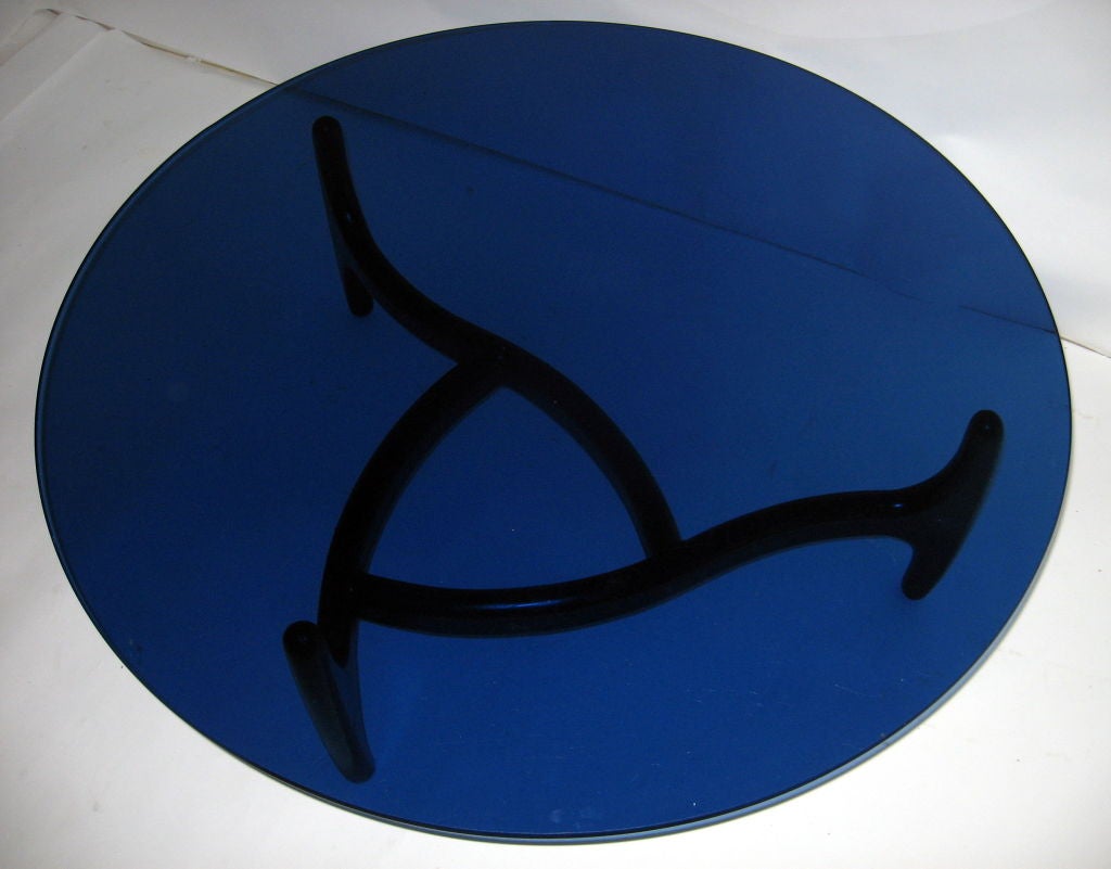 Adrian Pearsall designed custom ordered round cobalt blue glass topped cocktail table for Craft Associates. Original black lacquered asymmetric walnut frame professionally conserved and waxed to bring back original gloss surface.
The table is in