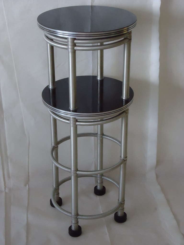 Warren McArthur Two - Tiered Sculpture Display Stand c.1938 In Excellent Condition In Camden, ME