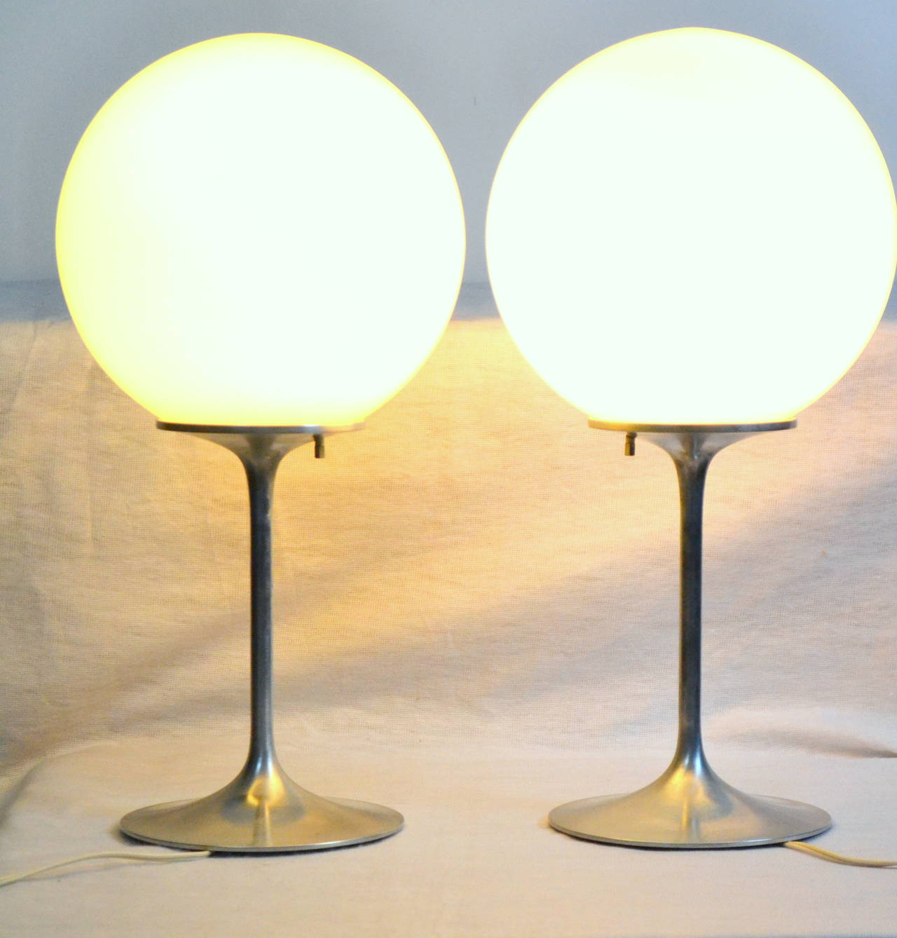 Tall pair of brushed aluminum table lamps designed by Bill Curry in the 1960s for Design Line of California.
The lamps are in excellent vintage condition and have been professionally rewired.