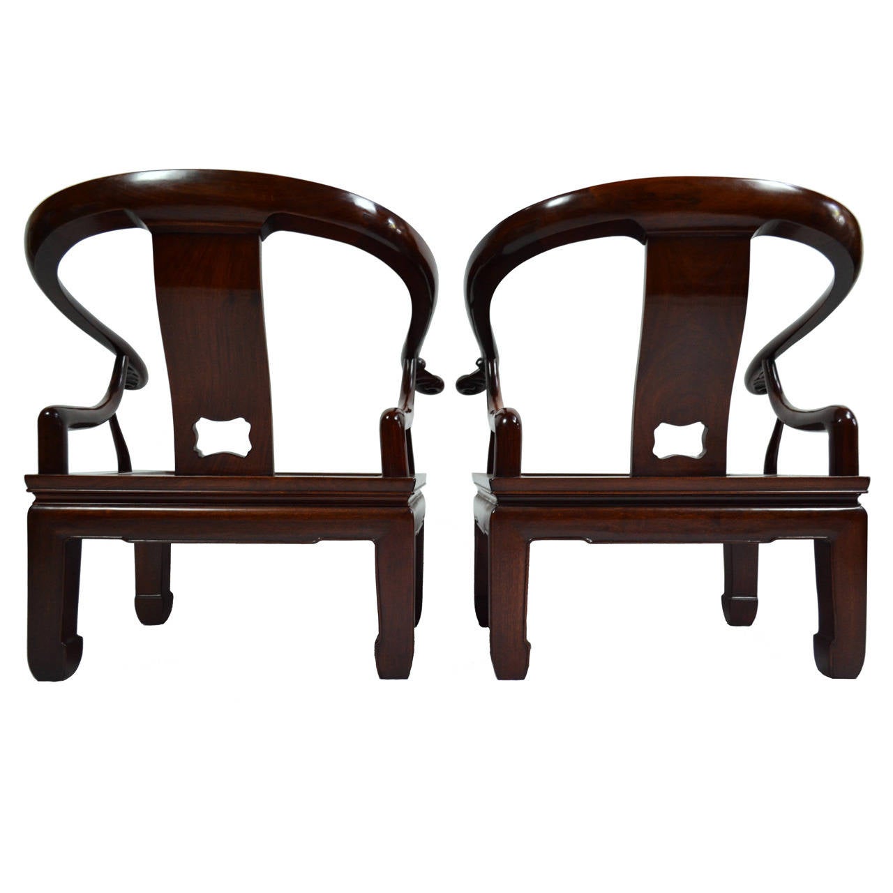 Mid-Century moderno Squisita coppia di sedie da salotto in palissandro in stile Ming Ming intagliate a mano, circa 1960 in vendita
