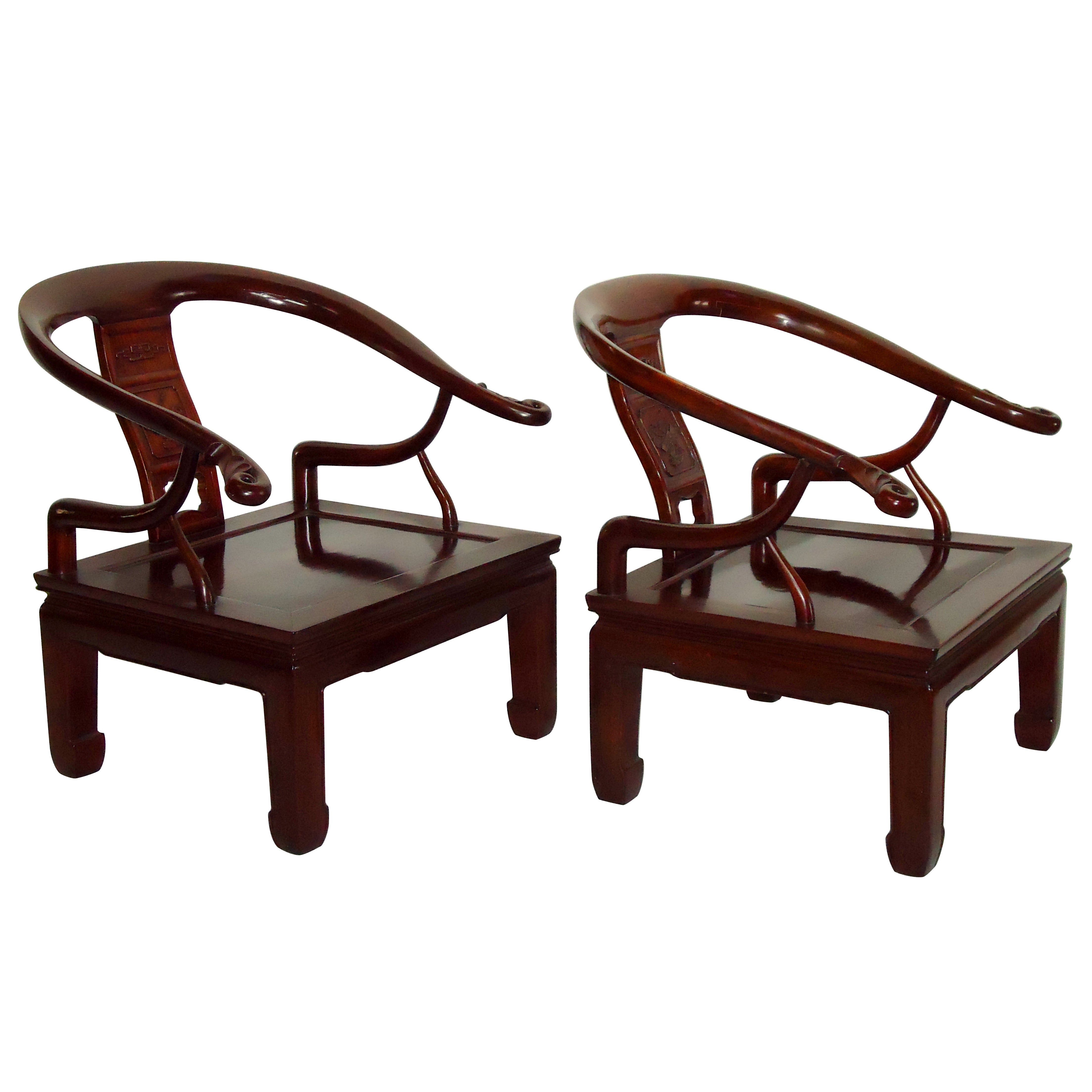 Magnifique paire de fauteuils de salon en bois de rose de style Ming sculptés à la main, vers 1960 en vente