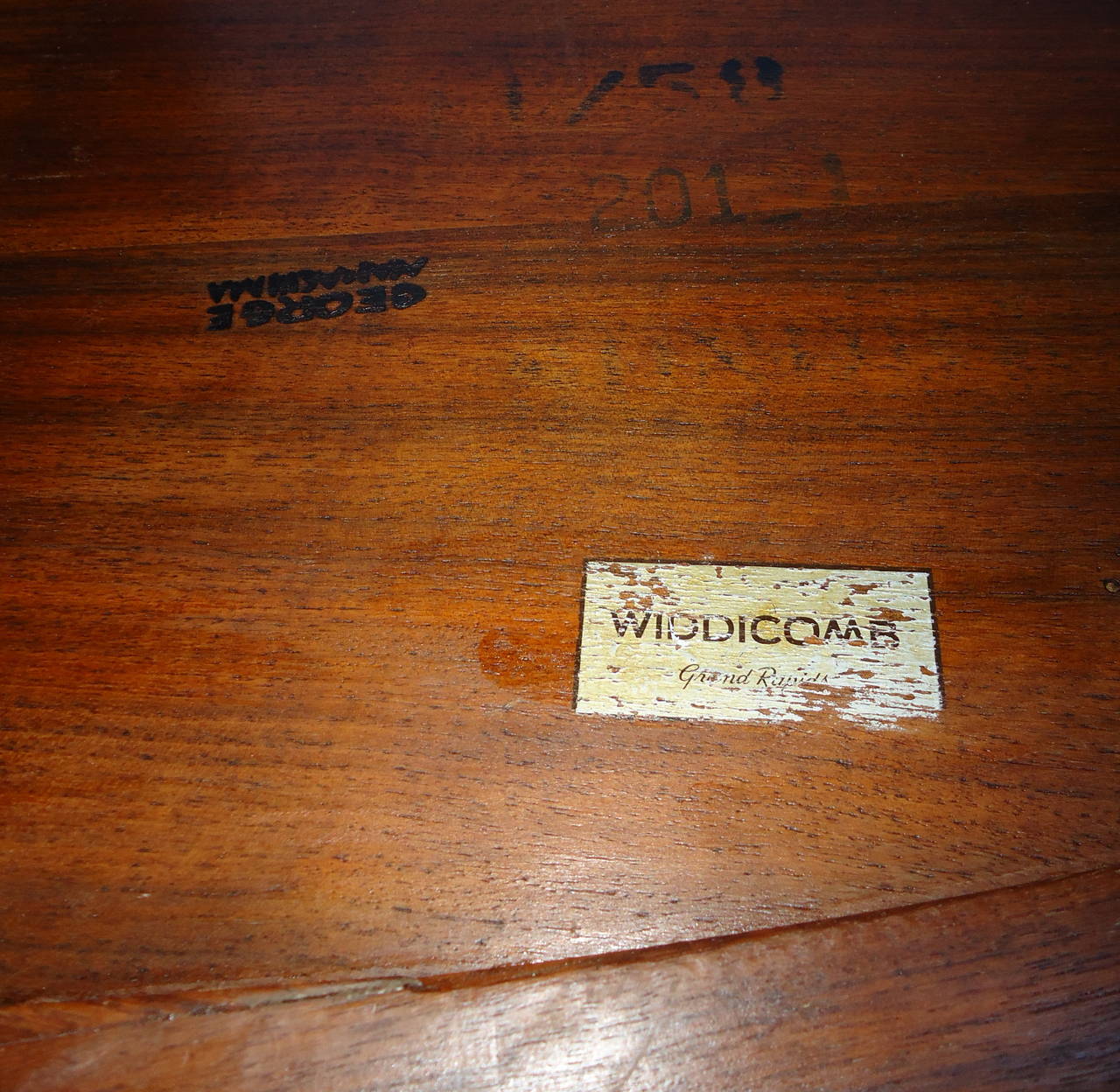 Walnut Rare George Nakashima Oval Coffee Table Bow Tie Base Widdicomb, 1958