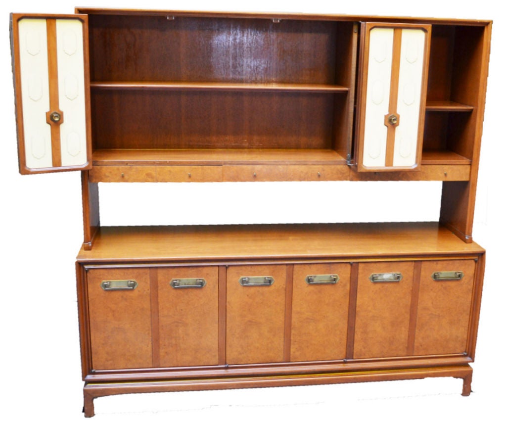 Mid-Century Modern Elegant Maple and Burl Wood Credenza For Sale