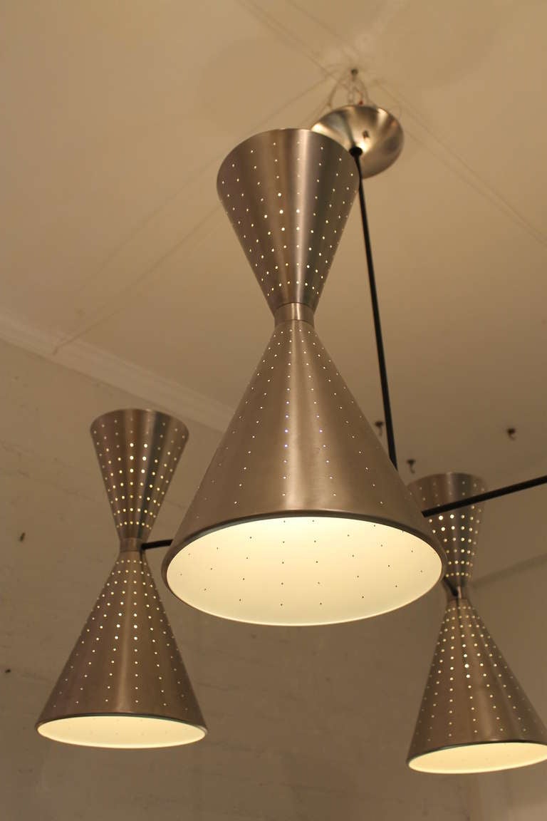 Milieu du XXe siècle Lustre massif en forme de cône datant du milieu du siècle dernier provenant de Bowling Alley