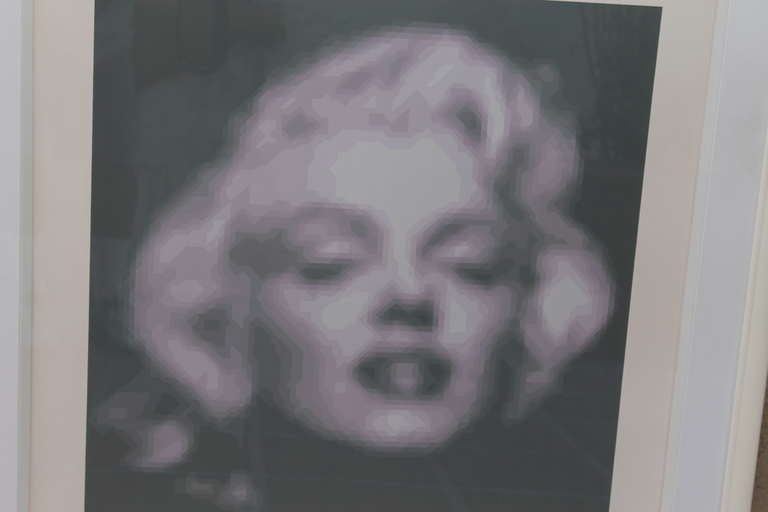 Lithographie de Marilyn Monroe par Yvaral.  Signé et numéroté 84 d'une édition limitée à 100 exemplaires.  Elle a été achetée à Circle Gallery (a) Gallery à Denver Colorado vers 1989.  Ils étaient disponibles en trois couleurs : bleu, marron et