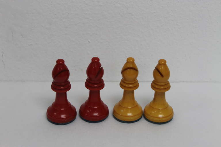 Bakelite Chess Set In Excellent Condition In Palm Springs, CA