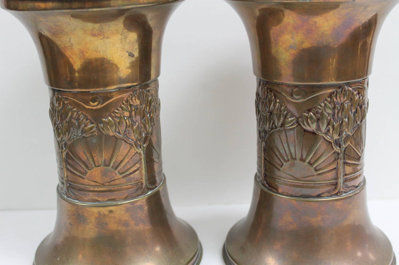 Paar Vasen aus Messing/Kupfer (amerikanisch) im Angebot