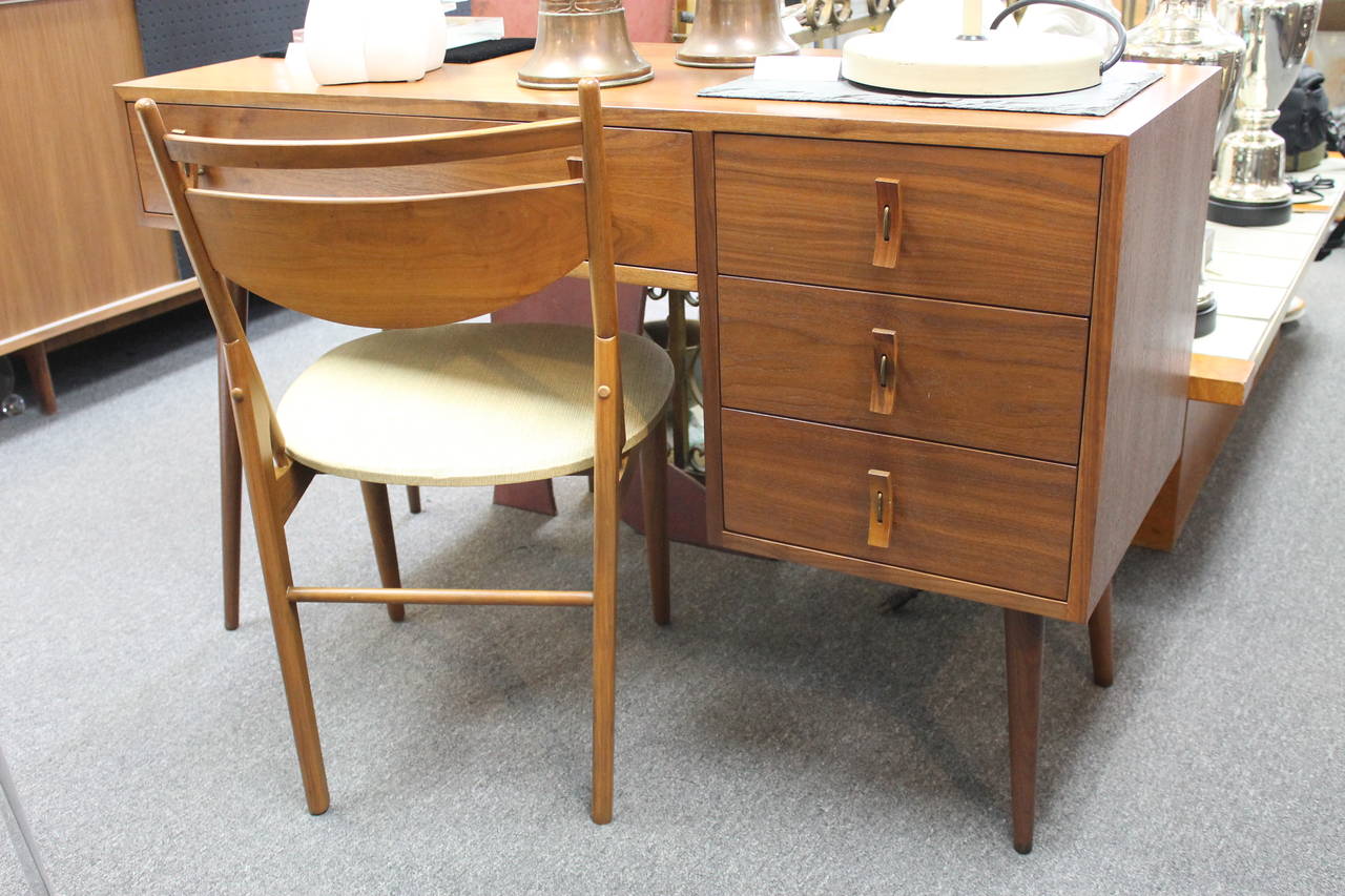 Desk and chair by Stanley Young for Glenn of California. Desk is 18