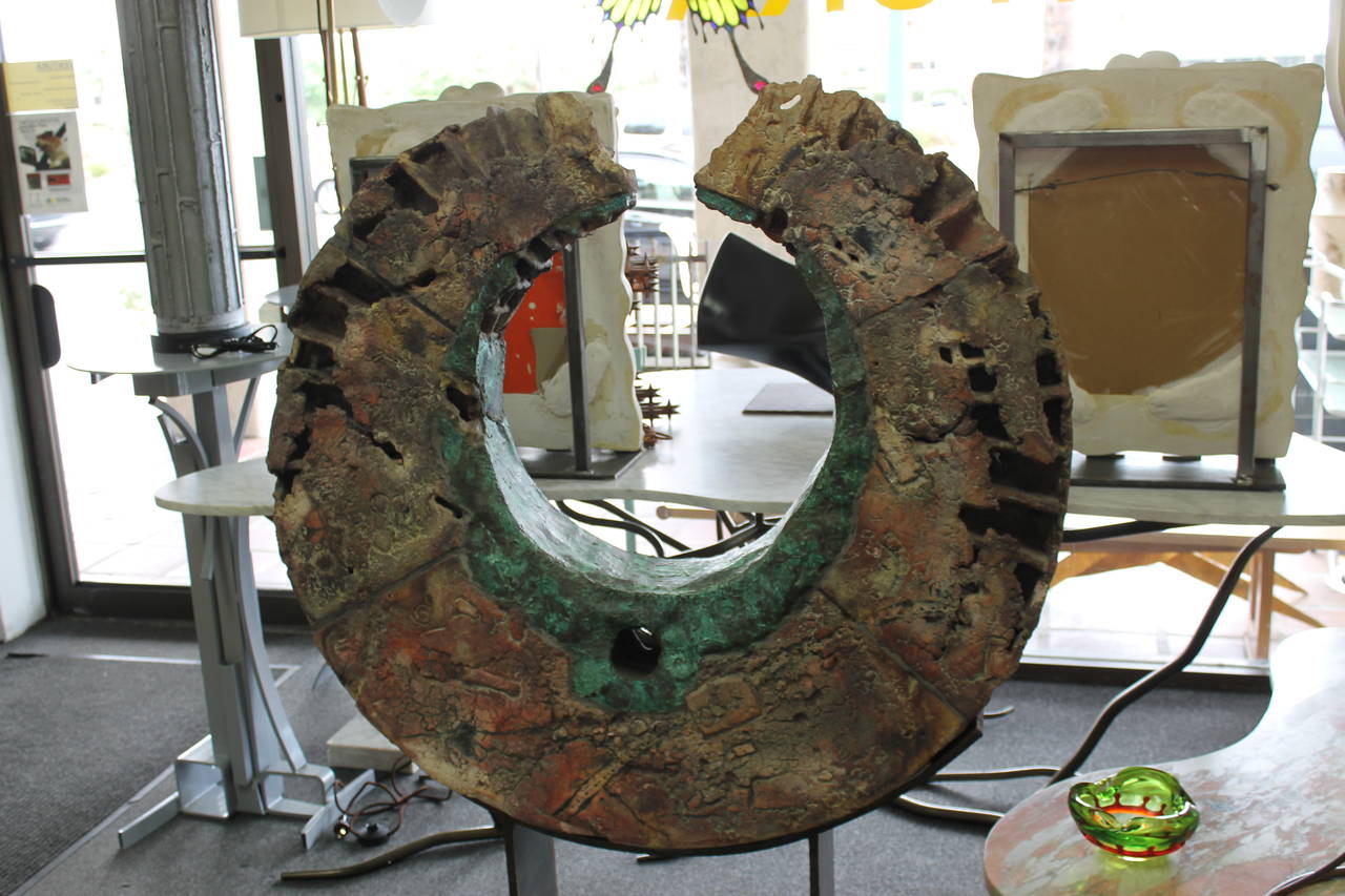 Keramik- und Kupferskulpturen des Künstlers Tom Phardel aus Michigan. Die Skulptur trägt den Titel 